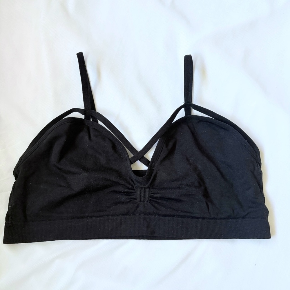🎉SOLD!🎉 Xhilaration Cutout Strappy Alt Sports Bra Bralette L